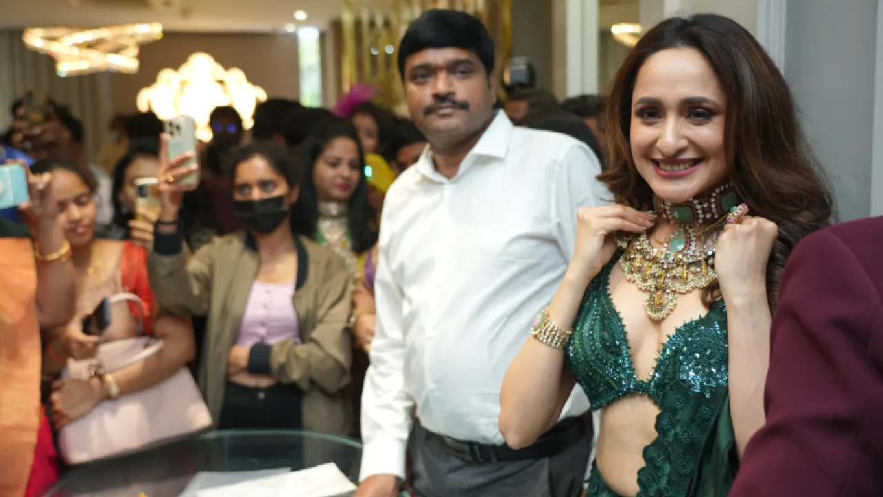 Pragya Jaiswal photos at gold shop opening