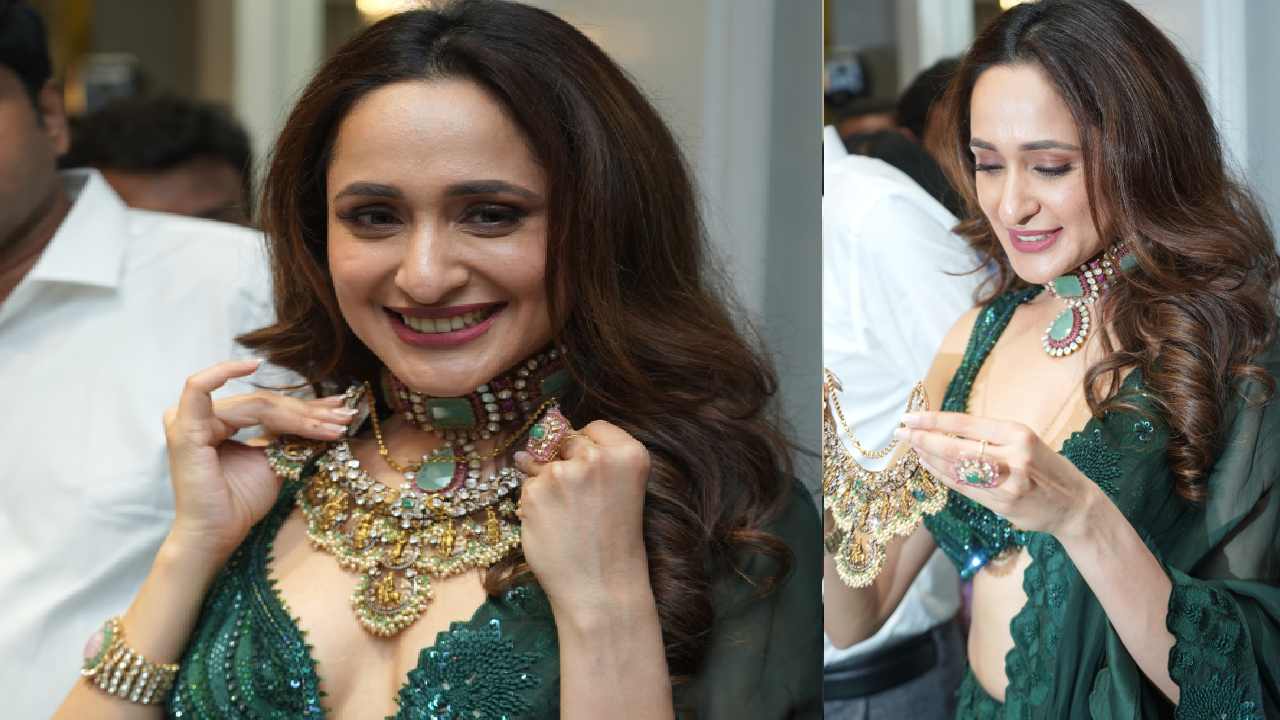 Pragya Jaiswal : గోల్డ్ షాప్ ఓపెనింగ్ లో సందడి చేసిన ప్రగ్యా జైస్వాల్..