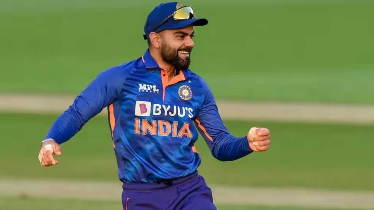 RRR: మ్యాచ్ మధ్యలో కోహ్లీ ‘నాటు’ స్టెప్పు.. అదిరిపోయిందంటూ ట్వీట్ చేసిన ట్రిపుల్ ఆర్! RRR: మ్యాచ్ మధ్యలో కోహ్లీ ‘నాటు’ స్టెప్పు.. అదిరిపోయిందంటూ ట్వీట్ చేసిన ట్రిపుల్ ఆర్!