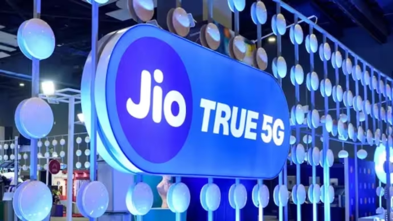 Reliance Jio New Plans _ Reliance Jio launches 3 new prepaid recharge plans with up to 40GB free data offer_ All details