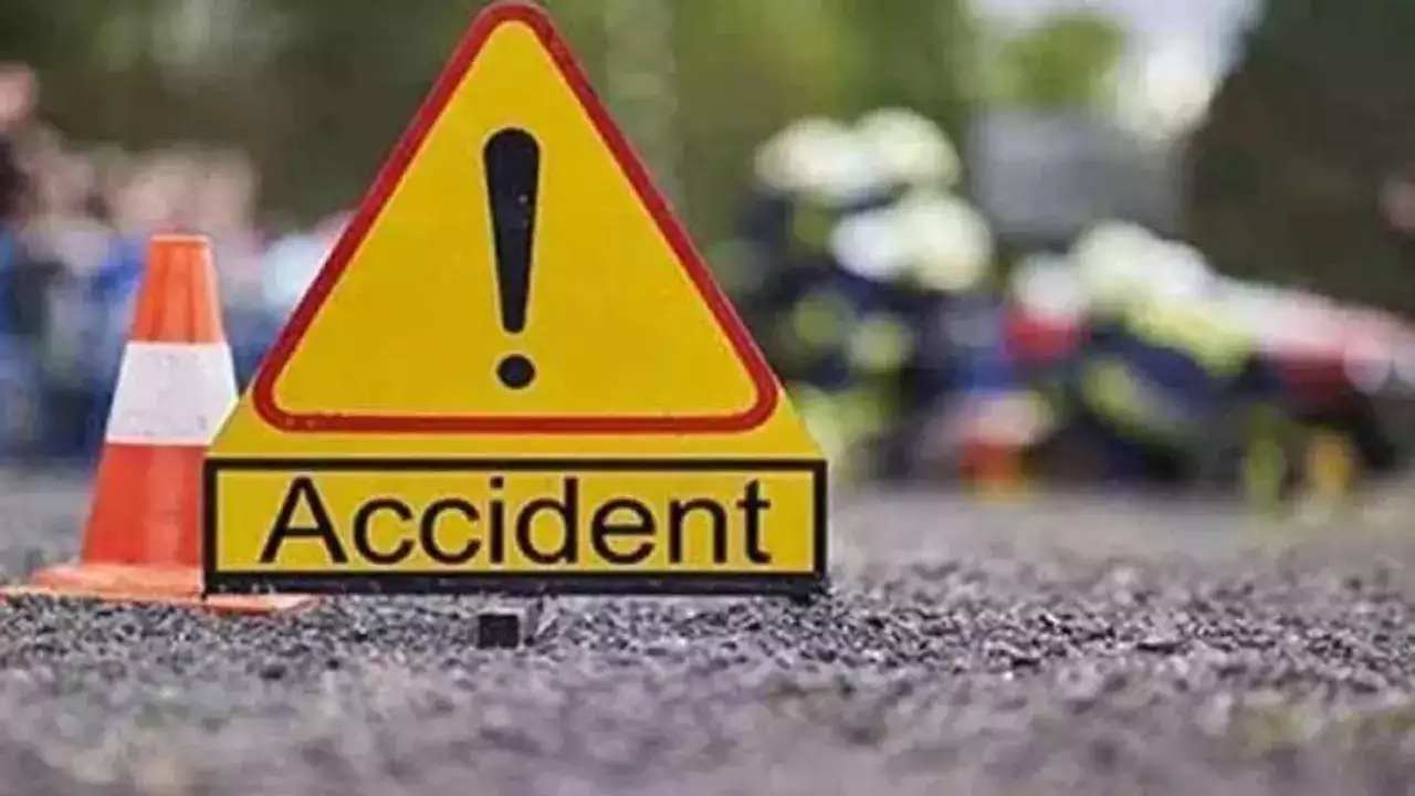 Afghanistan Bus Accident: ఆప్ఘనిస్థాన్లో ఘోర ప్రమాదం.. బంగారం వెలికి తీసేందుకు వెళ్తూ 17మంది మృతి .. Afghanistan Bus Accident: ఆప్ఘనిస్థాన్లో ఘోర ప్రమాదం.. బంగారం వెలికి తీసేందుకు వెళ్తూ 17మంది మృతి ..