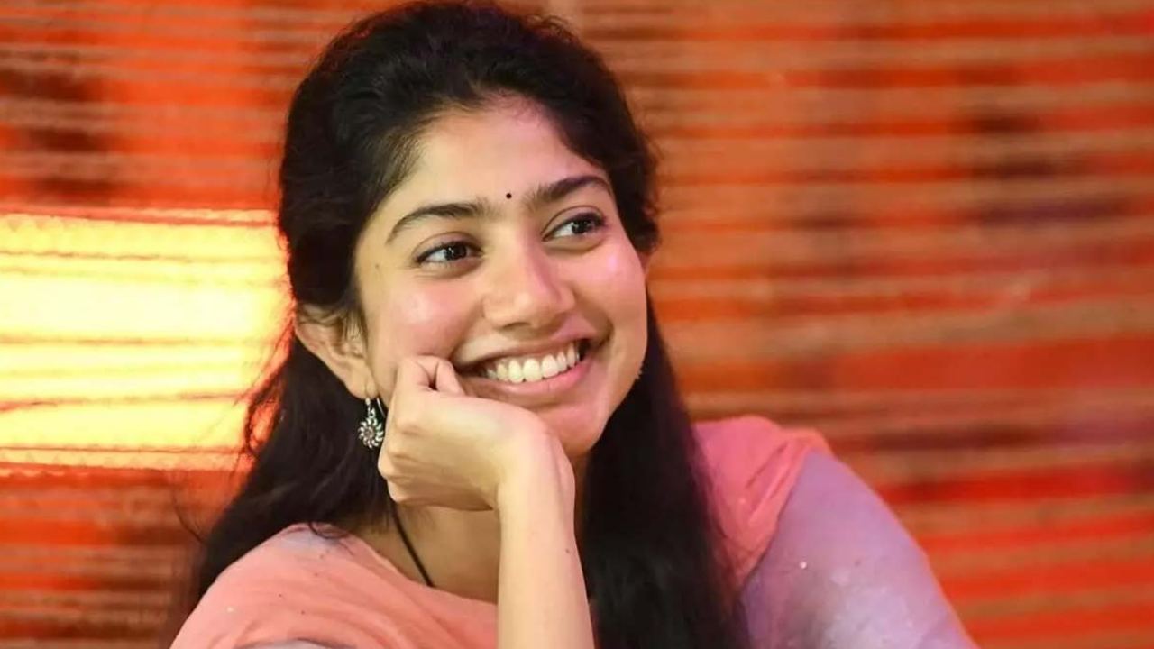 Sai Pallavi: పుష్ప-2లో సాయి పల్లవి.. క్లారిటీ ఇచ్చేసిన లేడీ పవర్ స్టార్! Sai Pallavi: పుష్ప-2లో సాయి పల్లవి.. క్లారిటీ ఇచ్చేసిన లేడీ పవర్ స్టార్!