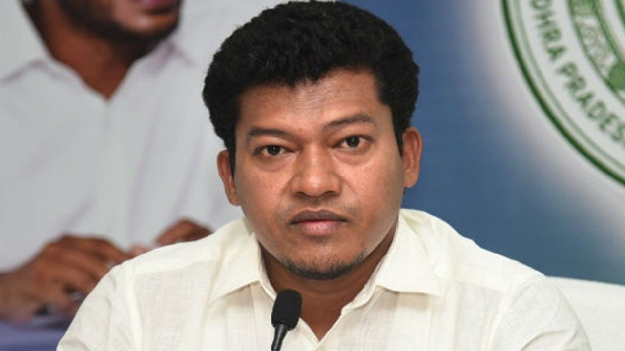 Minister Seediri Appalaraju : నేను ఒక్క అడుగు భూమినైనా ఆక్రమించినట్లు నిరూపిస్తే.. రాజకీయాల నుండి తప్పుకుంటా : మంత్రి సీదిరి అప్పలరాజు Minister Seediri Appalaraju : నేను ఒక్క అడుగు భూమినైనా ఆక్రమించినట్లు నిరూపిస్తే.. రాజకీయాల నుండి తప్పుకుంటా : మంత్రి సీదిరి అప్పలరాజు