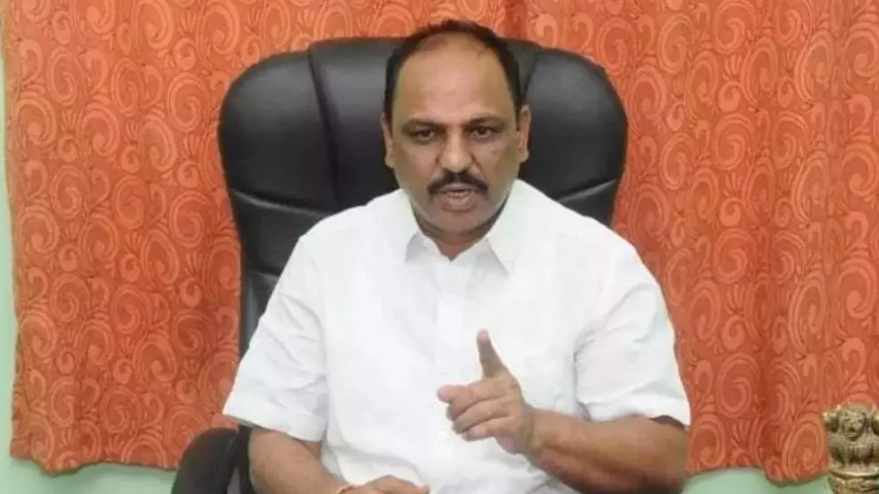 Shankara Narayana : మా ఫ్యామిలి గురించి మాట్లాడితే నీ నాలుక తెగ్గోస్తా.. నారా లోకేశ్ పై మాజీ మంత్రి శంకర నారాయణ ఫైర్ Shankara Narayana : మా ఫ్యామిలి గురించి మాట్లాడితే నీ నాలుక తెగ్గోస్తా.. నారా లోకేశ్ పై మాజీ మంత్రి శంకర నారాయణ ఫైర్