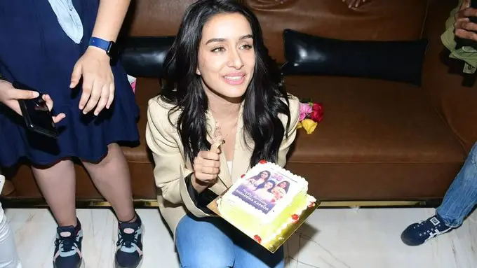 Shraddha Kapoor Birthday Celebrations with Fans