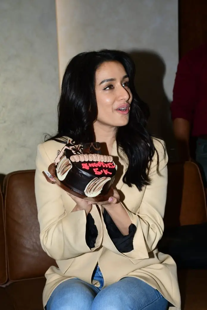 Shraddha Kapoor Birthday Celebrations with Fans