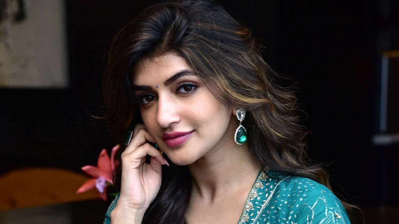 Sreeleela: అప్పుడు శ్రుతి హాసన్.. ఇప్పుడు శ్రీలీల.. పవన్ ఛాన్స్తో అలా..! Sreeleela: అప్పుడు శ్రుతి హాసన్.. ఇప్పుడు శ్రీలీల.. పవన్ ఛాన్స్తో అలా..!