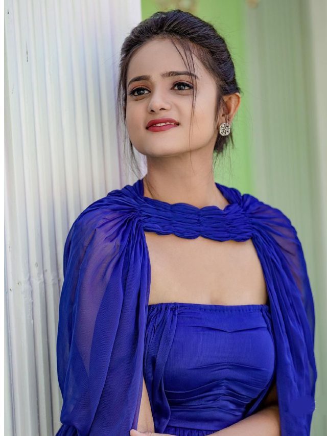 >బిగ్‌బాస్ బ్యూటీ శ్రీసత్య సోయగాలు..