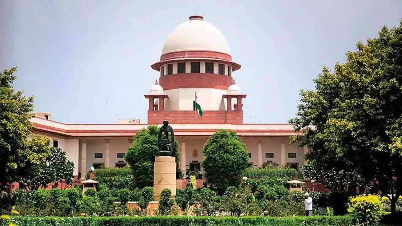 Supreme Court: ఎన్నికల కమిషనర్ల నియామకంపై సుప్రీం కోర్టు కీలక ఆదేశాలు.. ప్రధాని నేతృత్వంలోనే ఎంపిక Supreme Court: ఎన్నికల కమిషనర్ల నియామకంపై సుప్రీం కోర్టు కీలక ఆదేశాలు.. ప్రధాని నేతృత్వంలోనే ఎంపిక