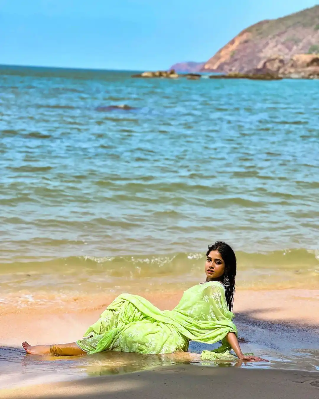 Swetha Naidu Saree Pics in Sea at Goa  
