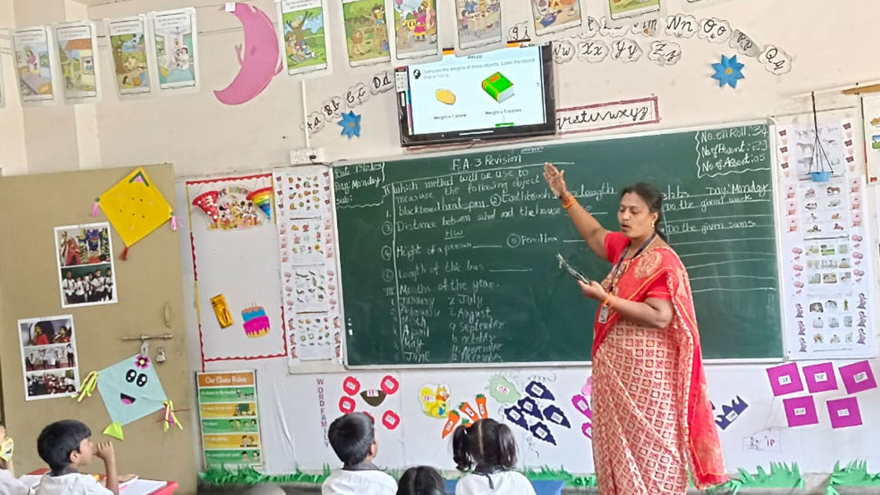 లక్షల మంది విద్యార్థులను ‘లీడ్’ చేస్తున్నారు లక్షల మంది విద్యార్థులను ‘లీడ్’ చేస్తున్నారు