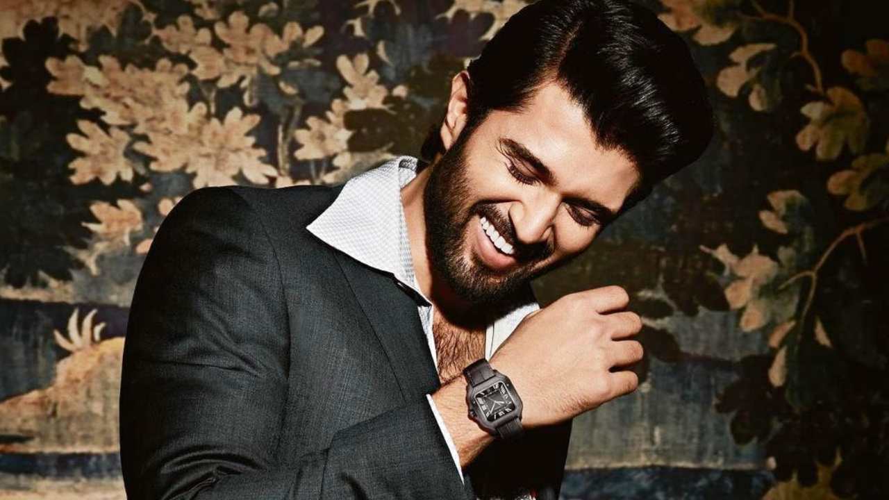 Vijay Devarakonda: యంగ్ సెన్సేషన్తో రొమాన్స్కు రౌడీ స్టార్ రెడీ..? Vijay Devarakonda: యంగ్ సెన్సేషన్తో రొమాన్స్కు రౌడీ స్టార్ రెడీ..?