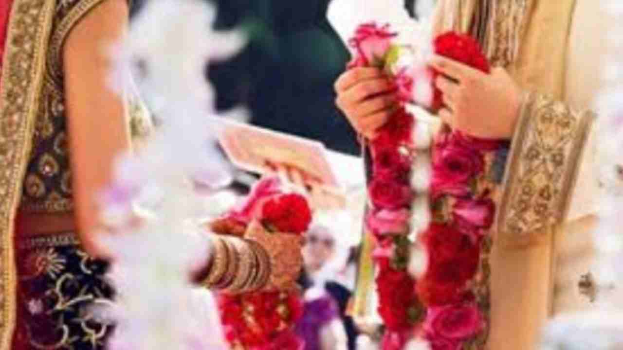 Marriage Cancel: వధువు ముఖానికి వెరైటీ మేకప్.. పెళ్లివద్దంటూ వెళ్లిపోయిన వరుడు Marriage Cancel: వధువు ముఖానికి వెరైటీ మేకప్.. పెళ్లివద్దంటూ వెళ్లిపోయిన వరుడు