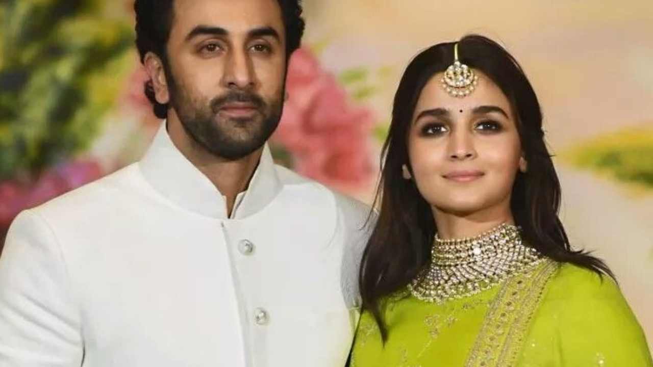 Alia-Ranbir : ఫొటోగ్రాఫర్స్ పై ఫైర్ అయిన అలియా, రణబీర్.. కోర్టుకు వెళతాం అంటూ హెచ్చరిక.. Alia-Ranbir : ఫొటోగ్రాఫర్స్ పై ఫైర్ అయిన అలియా, రణబీర్.. కోర్టుకు వెళతాం అంటూ హెచ్చరిక..
