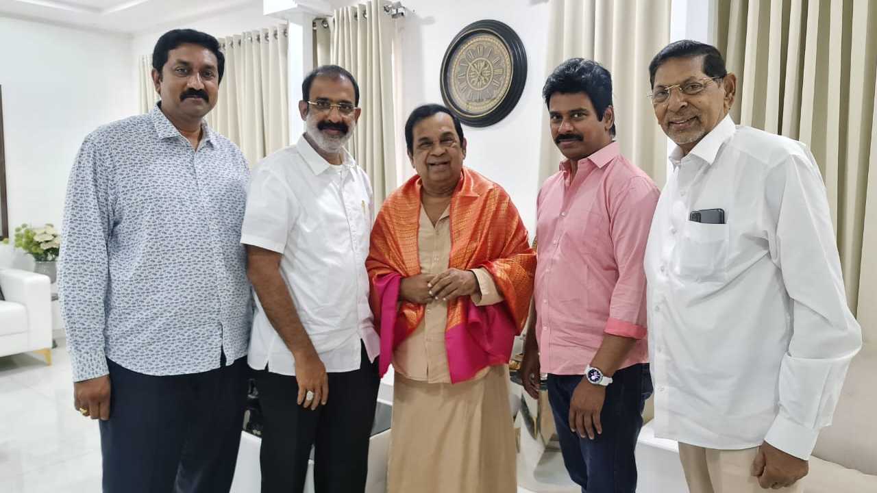 Brahmanandam : ఫిలింనగర్ కల్చరల్ సెంటర్ ఆధ్వర్యంలో.. ఉగాది నాడు బ్రహ్మానందానికి ఘన సన్మానం.. Brahmanandam : ఫిలింనగర్ కల్చరల్ సెంటర్ ఆధ్వర్యంలో.. ఉగాది నాడు బ్రహ్మానందానికి ఘన సన్మానం..