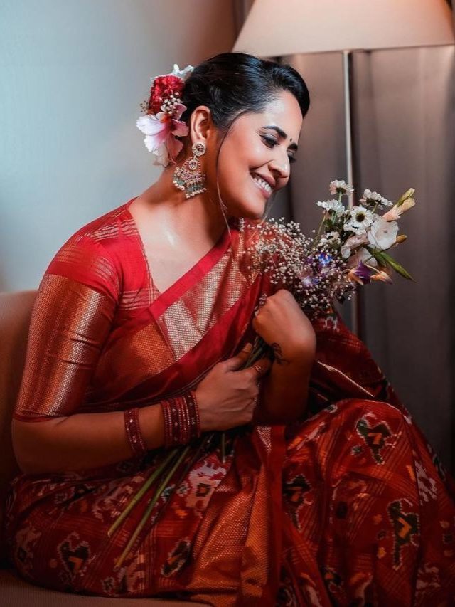 >చీరకట్టులో కేకపెట్టిస్తున్న అనసూయ అందాలు