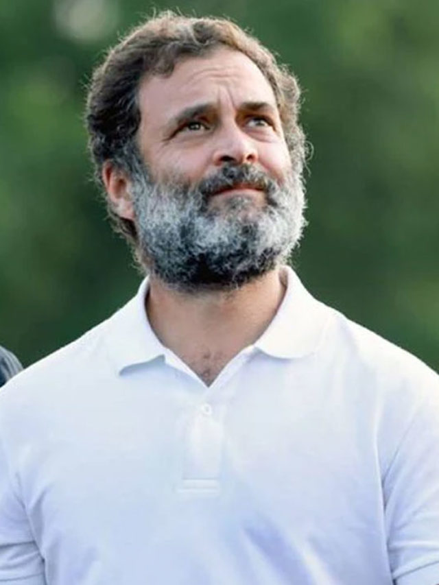 >అనర్హత వేటు ఎదుర్కొన్న రాజకీయ ప్రముఖులు