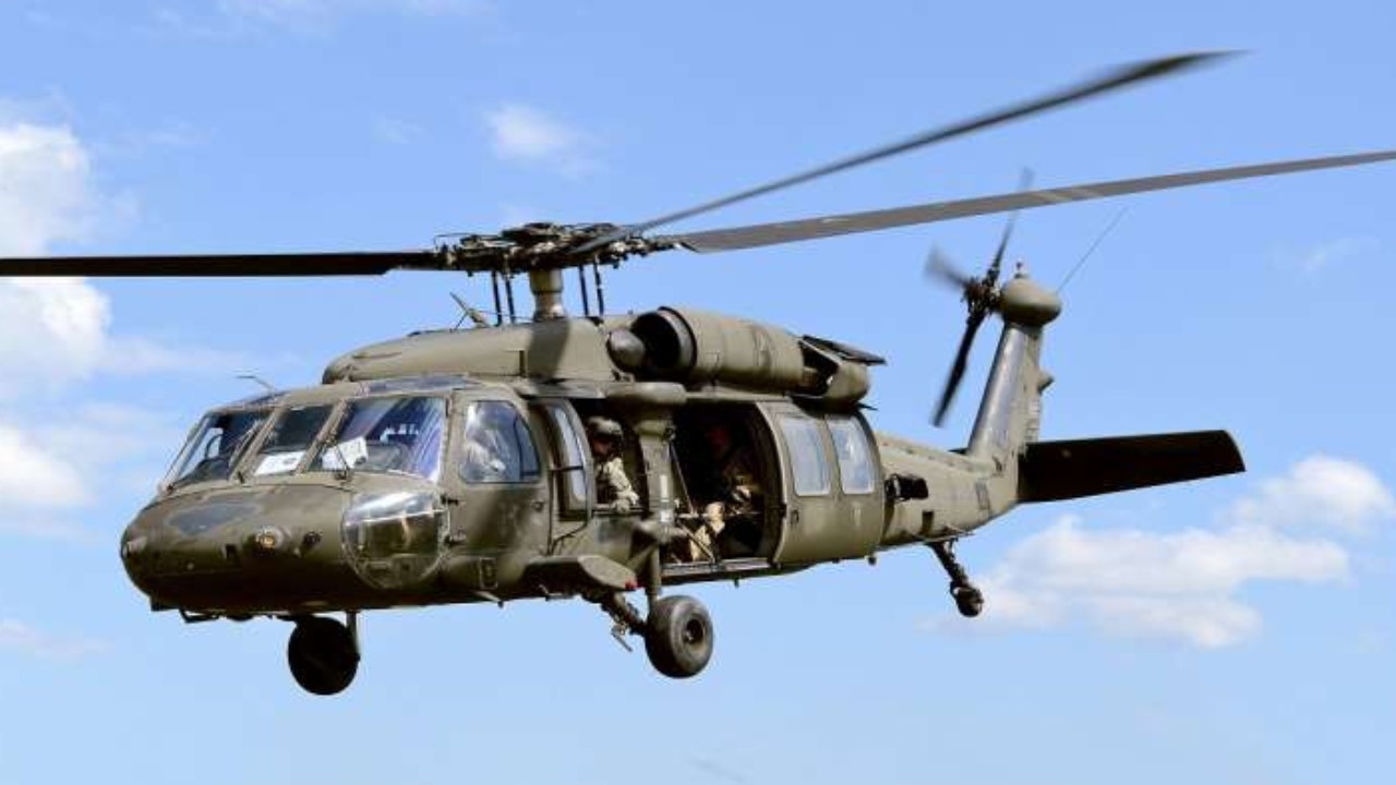 Helicopters Crash : అమెరికాలో కుప్పకూలిన రెండు ఆర్మీ హెలికాప్టర్లు.. 9 మంది సైనికులు మృతి Helicopters Crash : అమెరికాలో కుప్పకూలిన రెండు ఆర్మీ హెలికాప్టర్లు.. 9 మంది సైనికులు మృతి
