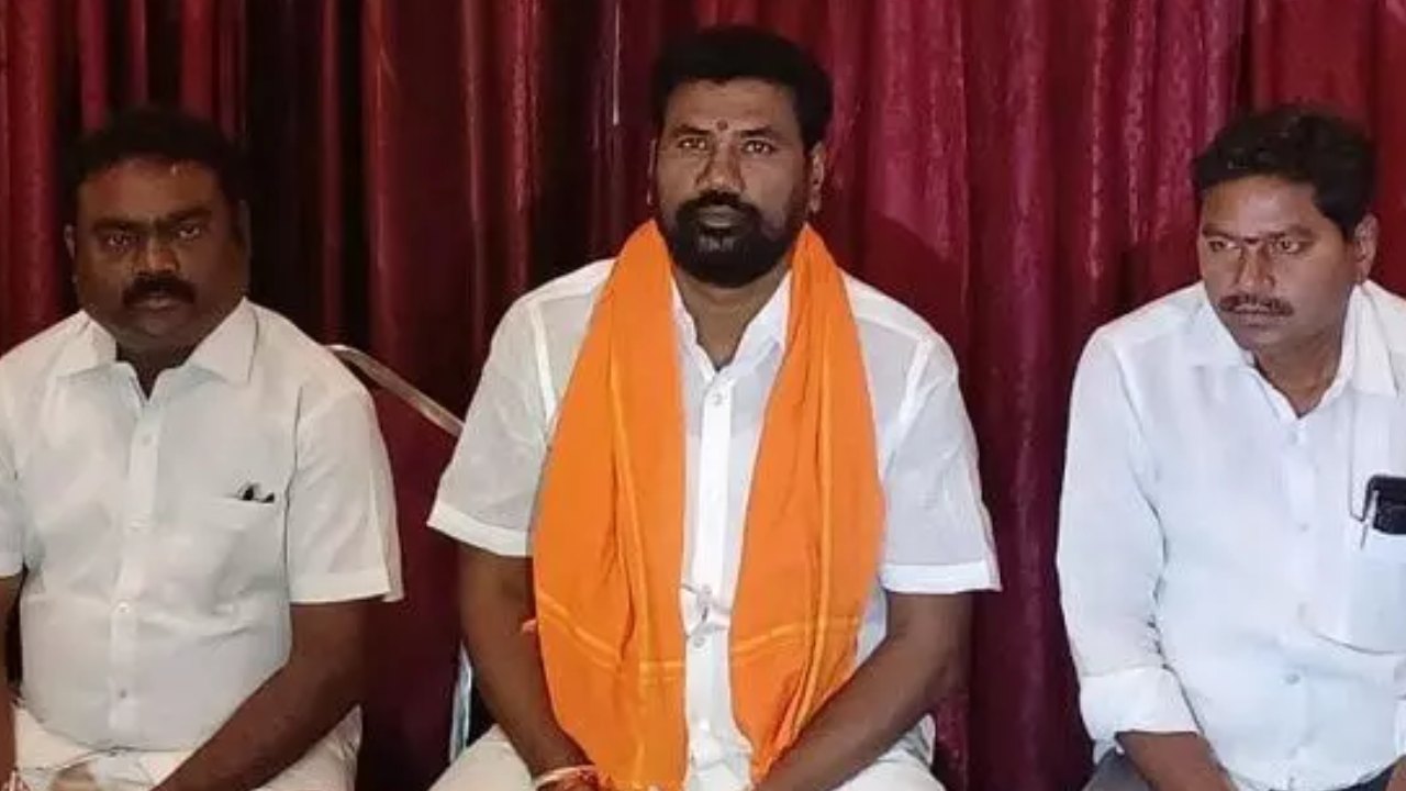 Kannam Anjaiah : దళితులపై వివక్ష చూపుతున్న బండి సంజయ్ : బీజేపీ నేత కన్నం అంజయ్య Kannam Anjaiah : దళితులపై వివక్ష చూపుతున్న బండి సంజయ్ : బీజేపీ నేత కన్నం అంజయ్య