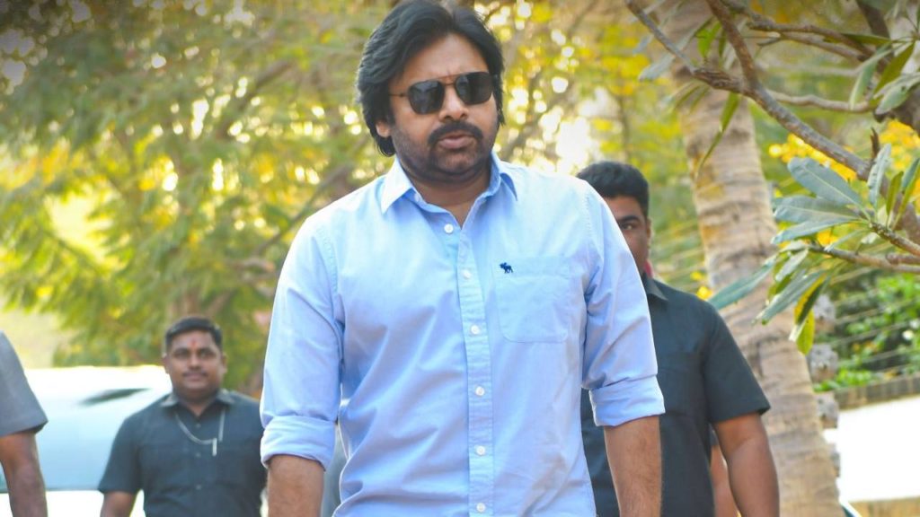 Pawan Kalyan doing 2 movies shoots at a time wants to complete his movie shooting by 2023 end