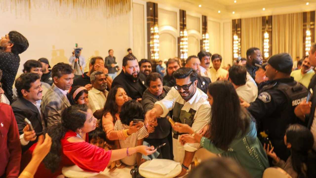 Ram Charan : ఆస్కార్ వేడుకలకు ముందు.. లాస్ ఏంజిల్స్ లో ఫ్యాన్స్ మీట్ పెట్టిన రామ్ చరణ్.. భారీగా అభిమానులు.. Ram Charan : ఆస్కార్ వేడుకలకు ముందు.. లాస్ ఏంజిల్స్ లో ఫ్యాన్స్ మీట్ పెట్టిన రామ్ చరణ్.. భారీగా అభిమానులు..