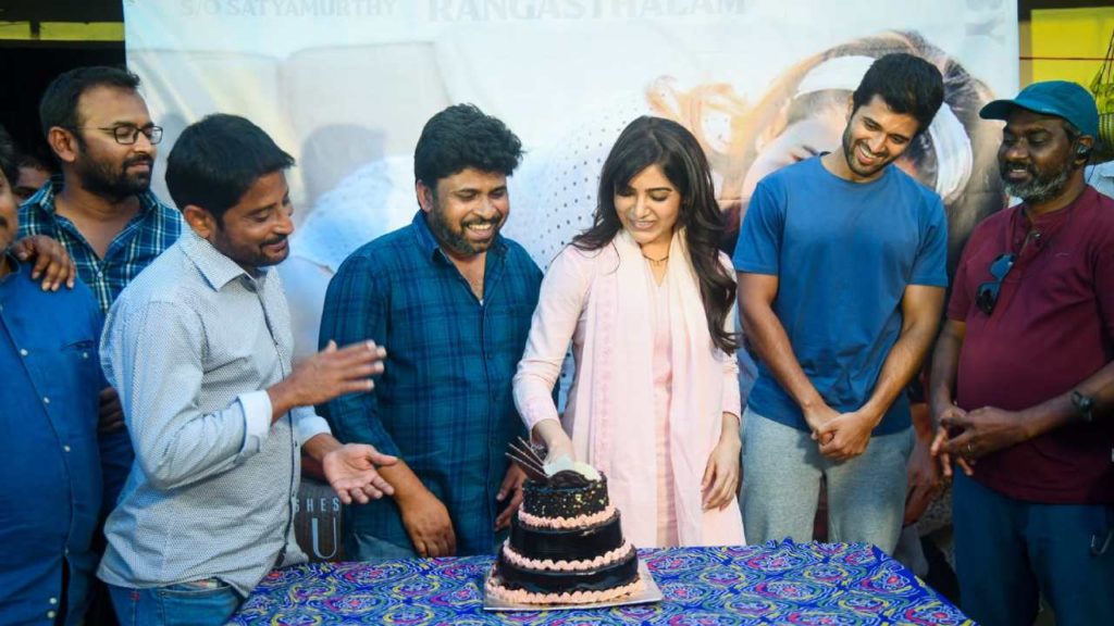 Kushi Movie unit grand welcome to Samantha for shoot on women's day