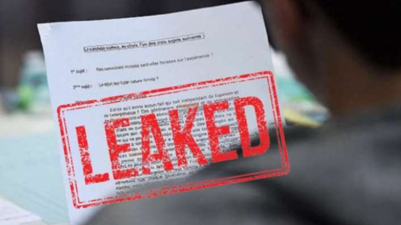 10TH Exam Paper Leak : తెలంగాణ టెన్త్ పరీక్ష పేపర్ లీక్ లో దర్యాప్తు ముమ్మరం.. టీచర్ ను విచారిస్తున్న పోలీసులు 10TH Exam Paper Leak : తెలంగాణ టెన్త్ పరీక్ష పేపర్ లీక్ లో దర్యాప్తు ముమ్మరం.. టీచర్ ను విచారిస్తున్న పోలీసులు