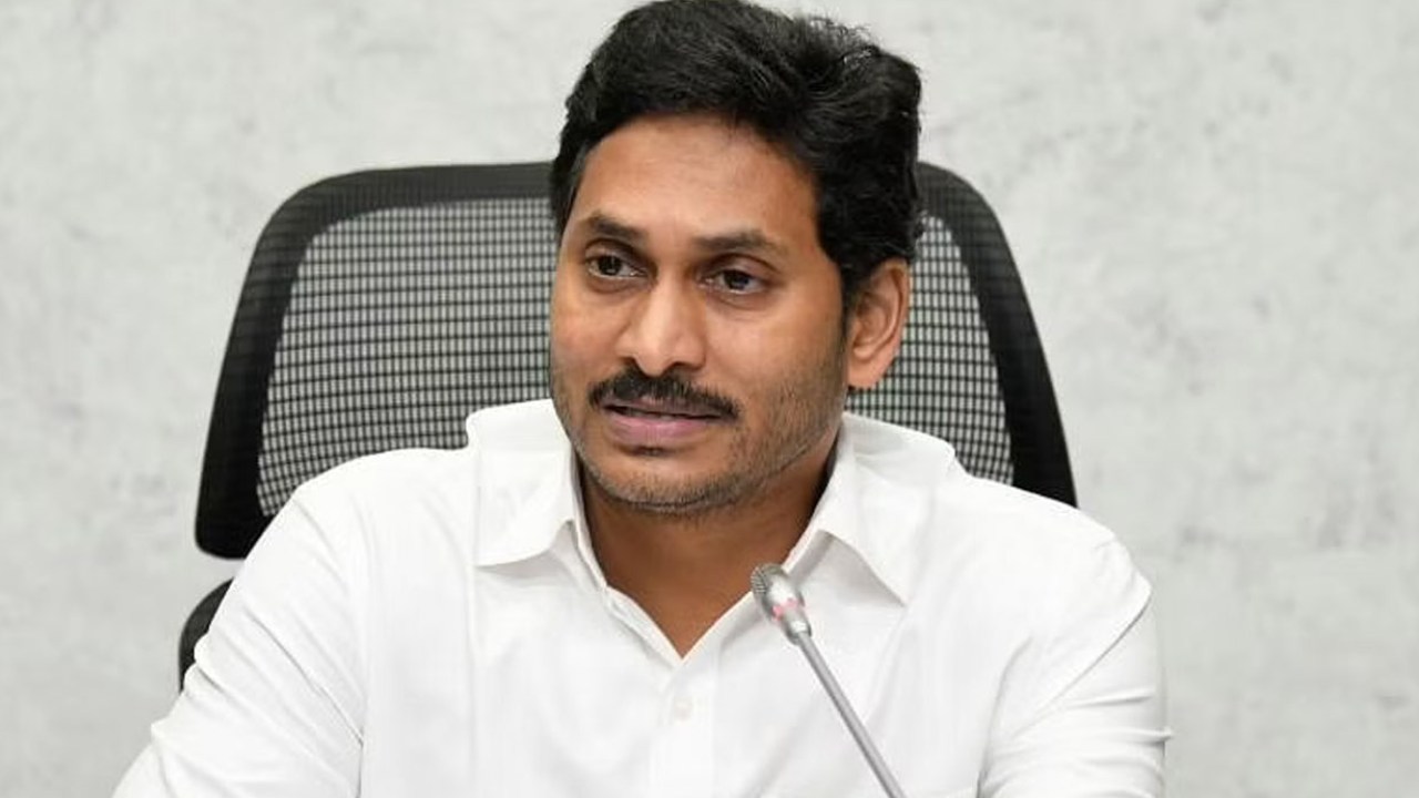 AP CM Jagan : పిల్లలను బడికి పంపేలా అమ్మఒడి.. ఇంటర్మీడియట్ వరకూ వర్తింపు : సీఎం జగన్ AP CM Jagan : పిల్లలను బడికి పంపేలా అమ్మఒడి.. ఇంటర్మీడియట్ వరకూ వర్తింపు : సీఎం జగన్