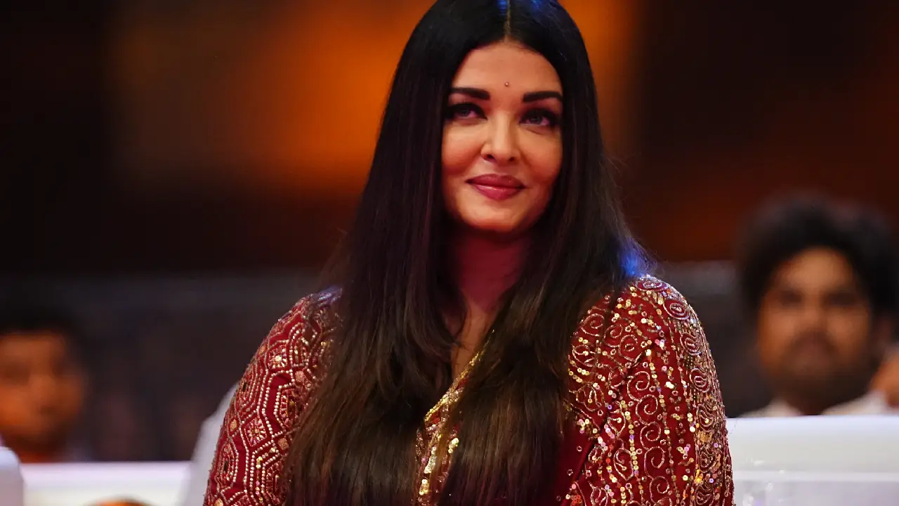 Aishwarya Rai stunning looks in Ponniyin Selvan 2 Promotions