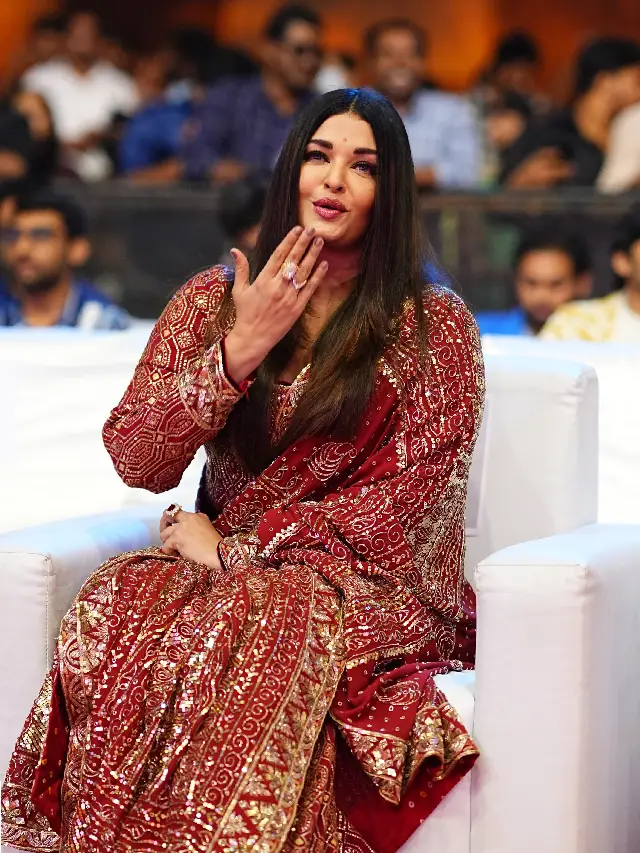 Aishwarya Rai stunning looks in Ponniyin Selvan 2 Promotions