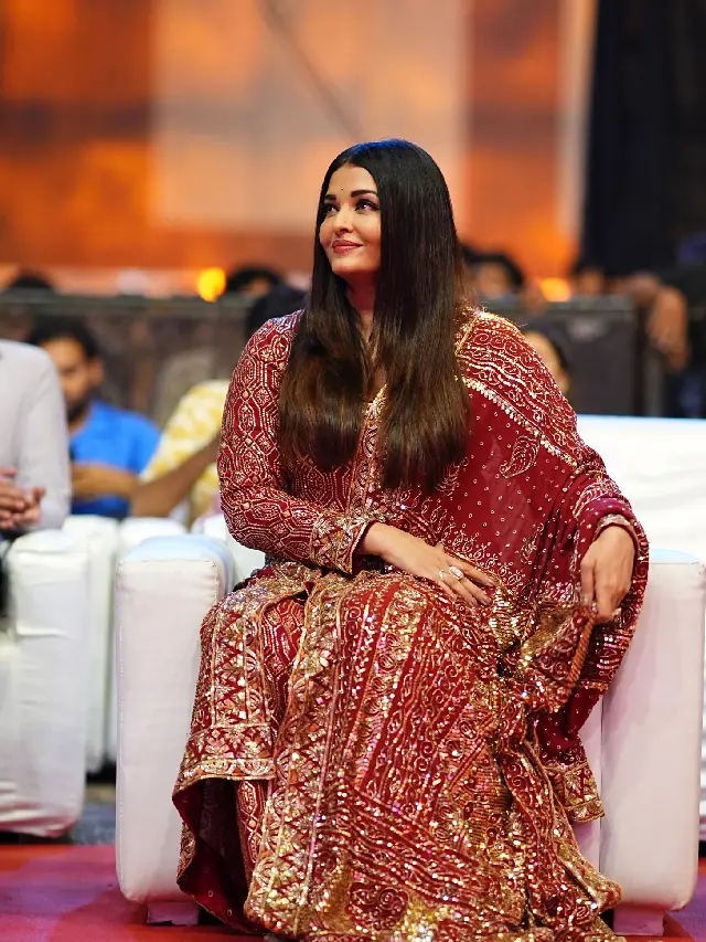 Aishwarya Rai stunning looks in Ponniyin Selvan 2 Promotions