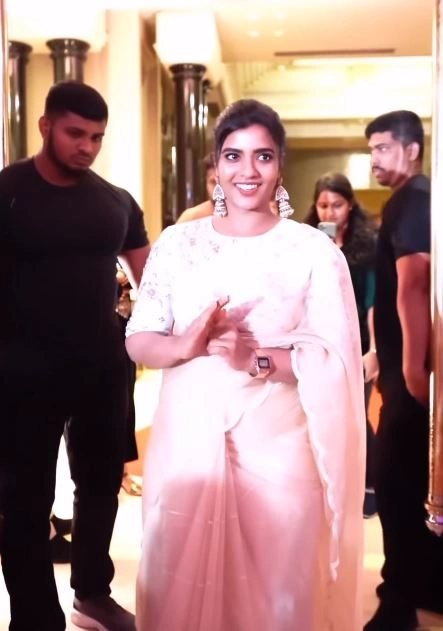 Aishwarya Rajesh Shines in Saree at an Award Function