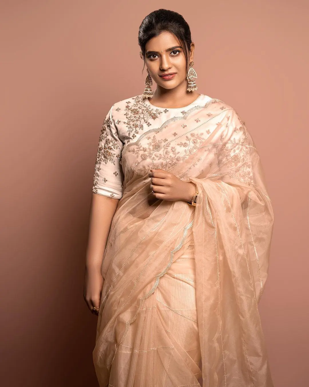 Aishwarya Rajesh Shines in Saree at an Award Function