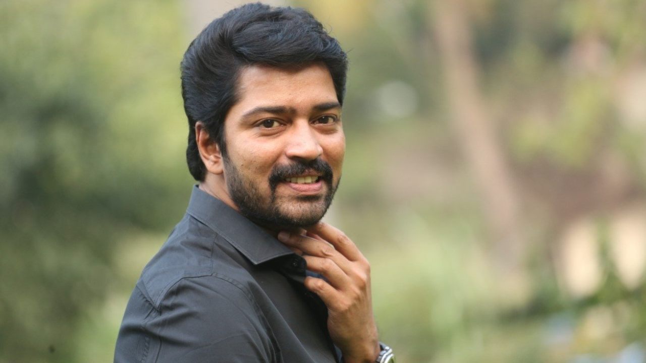 Allari Naresh: నాలుగు రోజుల్లో 500 సిగరెట్లు తాగిన అల్లరి నరేశ్.. ఎందుకో తెలుసా? Allari Naresh: నాలుగు రోజుల్లో 500 సిగరెట్లు తాగిన అల్లరి నరేశ్.. ఎందుకో తెలుసా?