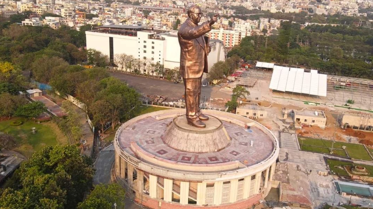 Ambedkar Statue : దేశంలోనే ఎత్తైన అంబేద్కర్ విగ్రహం.. ఎన్నో ప్రత్యేకలు.. మహనీయుని జీవిత విశేషాలు తెలిపేలా అరుదైన చిత్రాలు Ambedkar Statue : దేశంలోనే ఎత్తైన అంబేద్కర్ విగ్రహం.. ఎన్నో ప్రత్యేకలు.. మహనీయుని జీవిత విశేషాలు తెలిపేలా అరుదైన చిత్రాలు