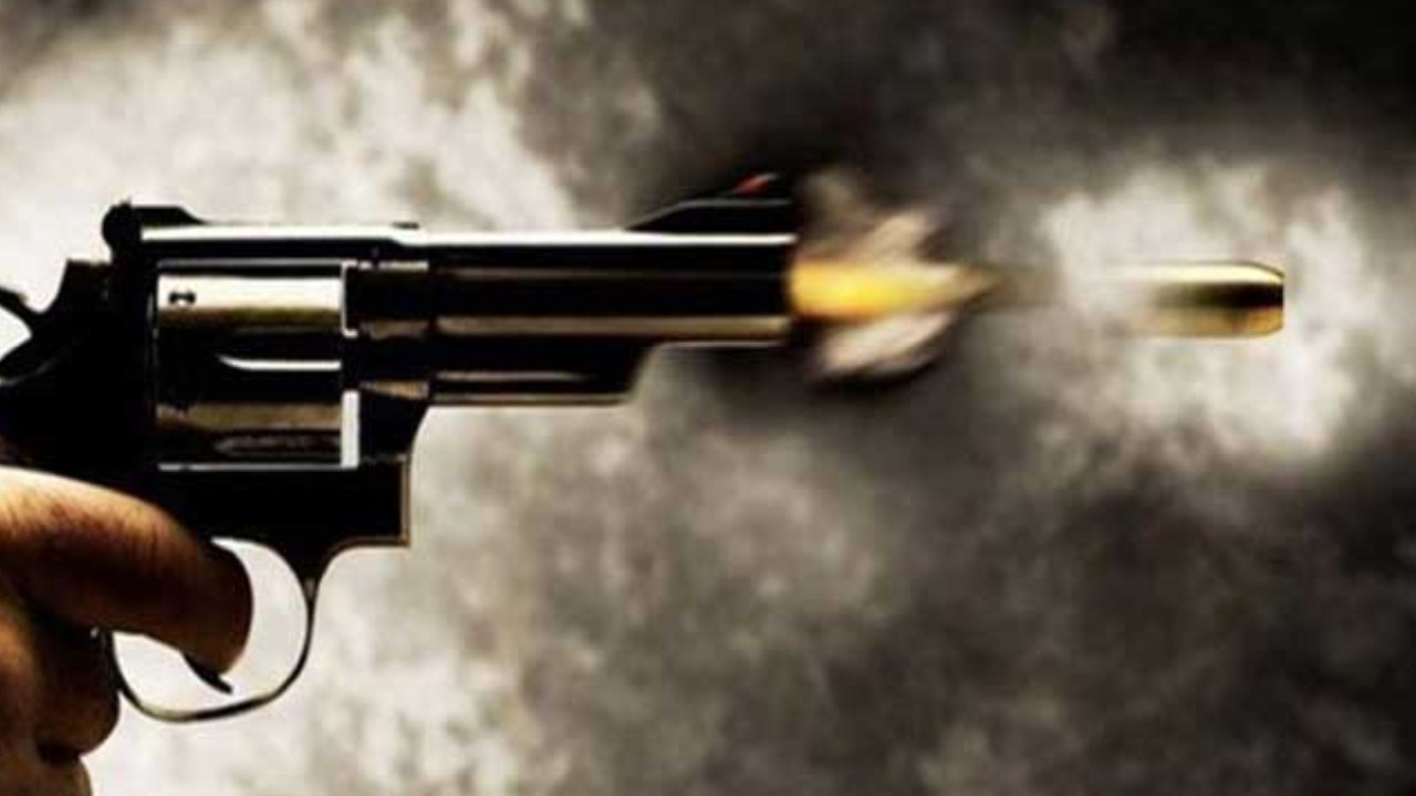 America Shooting : అమెరికాలో మరోసారి కాల్పులు.. ఐదుగురు మృతి, మరో ఆరుగురికి గాయాలు America Shooting : అమెరికాలో మరోసారి కాల్పులు.. ఐదుగురు మృతి, మరో ఆరుగురికి గాయాలు
