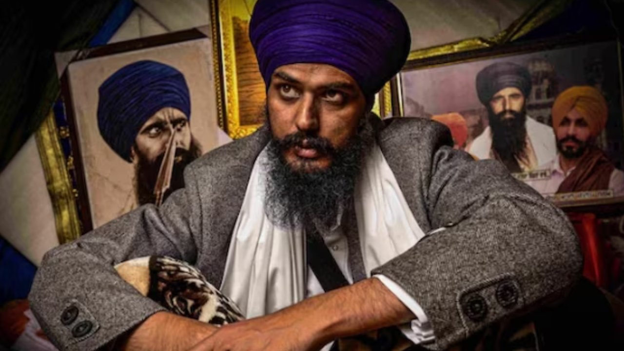 Amritpal Singh: ఎట్టకేలకు దొరికాడు..! అమృత్ పాల్ సింగ్ను అరెస్టు చేసిన మోగా పోలీసులు Amritpal Singh: ఎట్టకేలకు దొరికాడు..! అమృత్ పాల్ సింగ్ను అరెస్టు చేసిన మోగా పోలీసులు