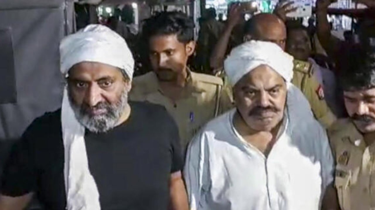 Atiq Ahmed Killers: అతీక్ అహ్మద్ సోదరుల హత్యకేసులో నిందితులు కరుడుగట్టిన నేరస్తులు.. వారి కుటుంబ సభ్యులు ఏమన్నారంటే.. Atiq Ahmed Killers: అతీక్ అహ్మద్ సోదరుల హత్యకేసులో నిందితులు కరుడుగట్టిన నేరస్తులు.. వారి కుటుంబ సభ్యులు ఏమన్నారంటే..