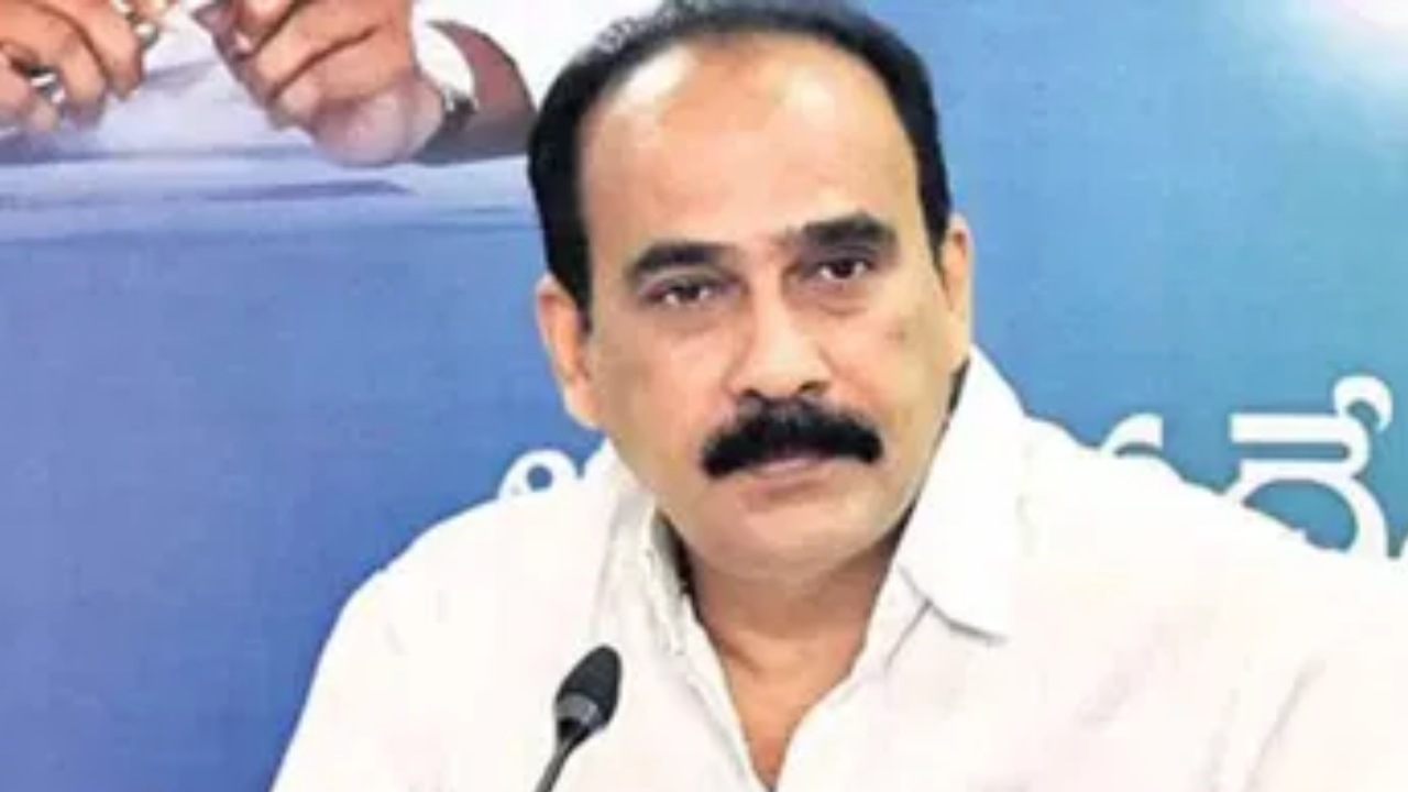 Balineni Srinivasa Reddy : మైత్రి మూవీస్ కి పెట్టుబడి పెట్టినట్టు నిరూపిస్తే ఆస్తులు రాసిచ్చి, రాజకీయాల నుంచి తప్పకుంటా : ఎమ్మెల్యే బాలినేని Balineni Srinivasa Reddy : మైత్రి మూవీస్ కి పెట్టుబడి పెట్టినట్టు నిరూపిస్తే ఆస్తులు రాసిచ్చి, రాజకీయాల నుంచి తప్పకుంటా : ఎమ్మెల్యే బాలినేని