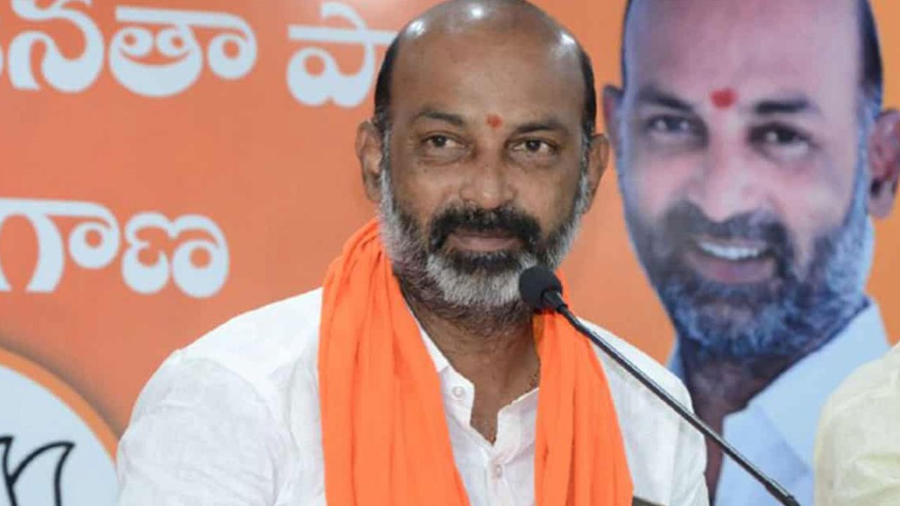 Bandi Sanjay : తెలంగాణలో శ్రీలంక, పాకిస్థాన్ పరిస్థితి వస్తుంది : బండి సంజయ్ Bandi Sanjay : తెలంగాణలో శ్రీలంక, పాకిస్థాన్ పరిస్థితి వస్తుంది : బండి సంజయ్