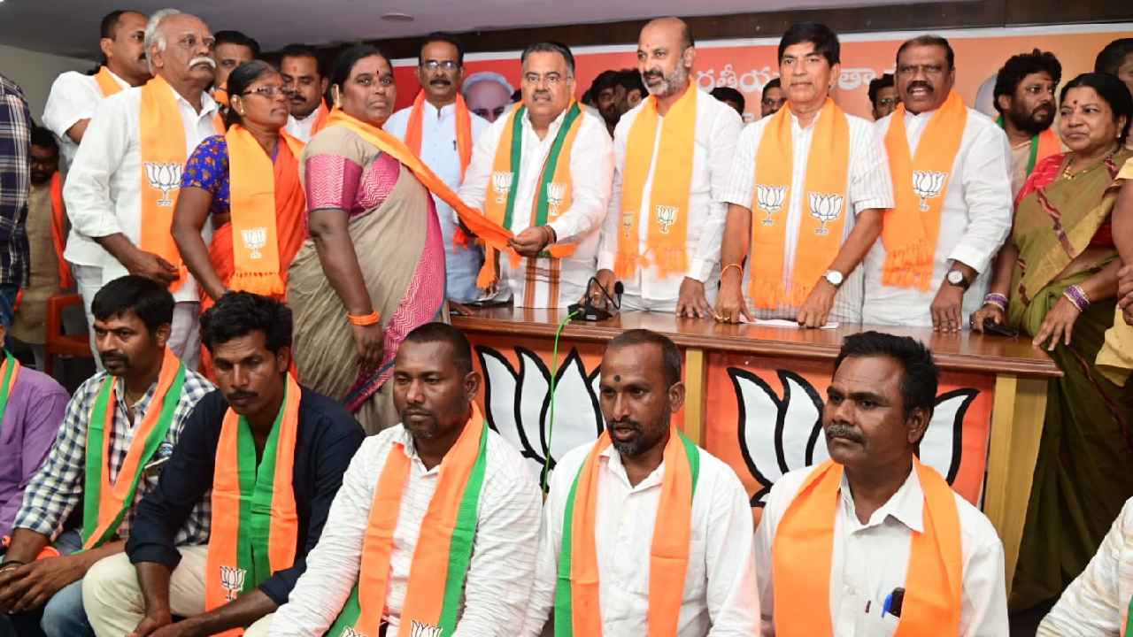 Bandi Sanjay : 23న చేవెళ్లకు అమిత్ షా, నీతివంతమైన పాలన కావాలంటే బీజేపీకి మద్దతివ్వండి-బండి సంజయ్ Bandi Sanjay : 23న చేవెళ్లకు అమిత్ షా, నీతివంతమైన పాలన కావాలంటే బీజేపీకి మద్దతివ్వండి-బండి సంజయ్