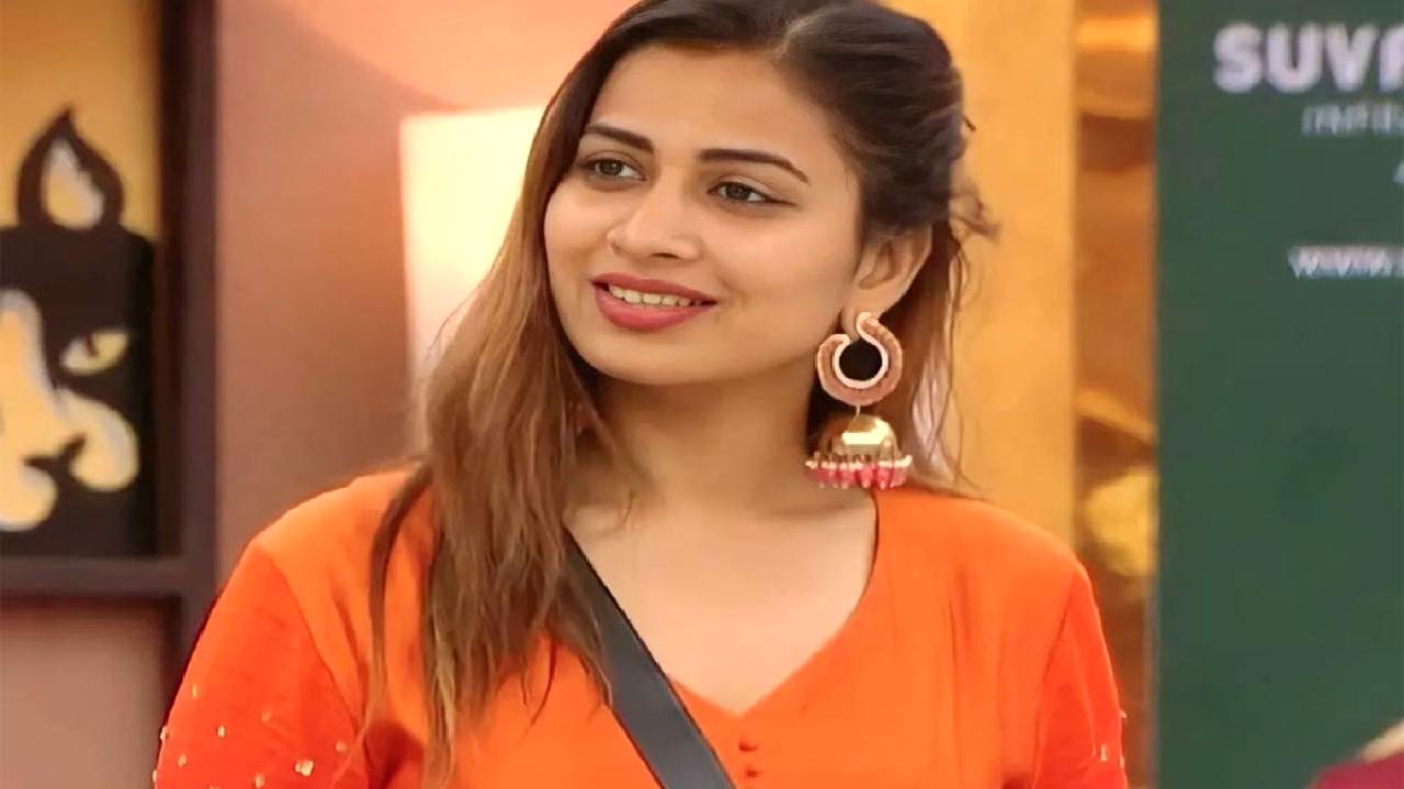 Inaya Sultana : హీరోయిన్గా ఎంట్రీ ఇస్తున్న బిగ్బాస్ బ్యూటీ.. నటరత్నాలు! Inaya Sultana : హీరోయిన్గా ఎంట్రీ ఇస్తున్న బిగ్బాస్ బ్యూటీ.. నటరత్నాలు!