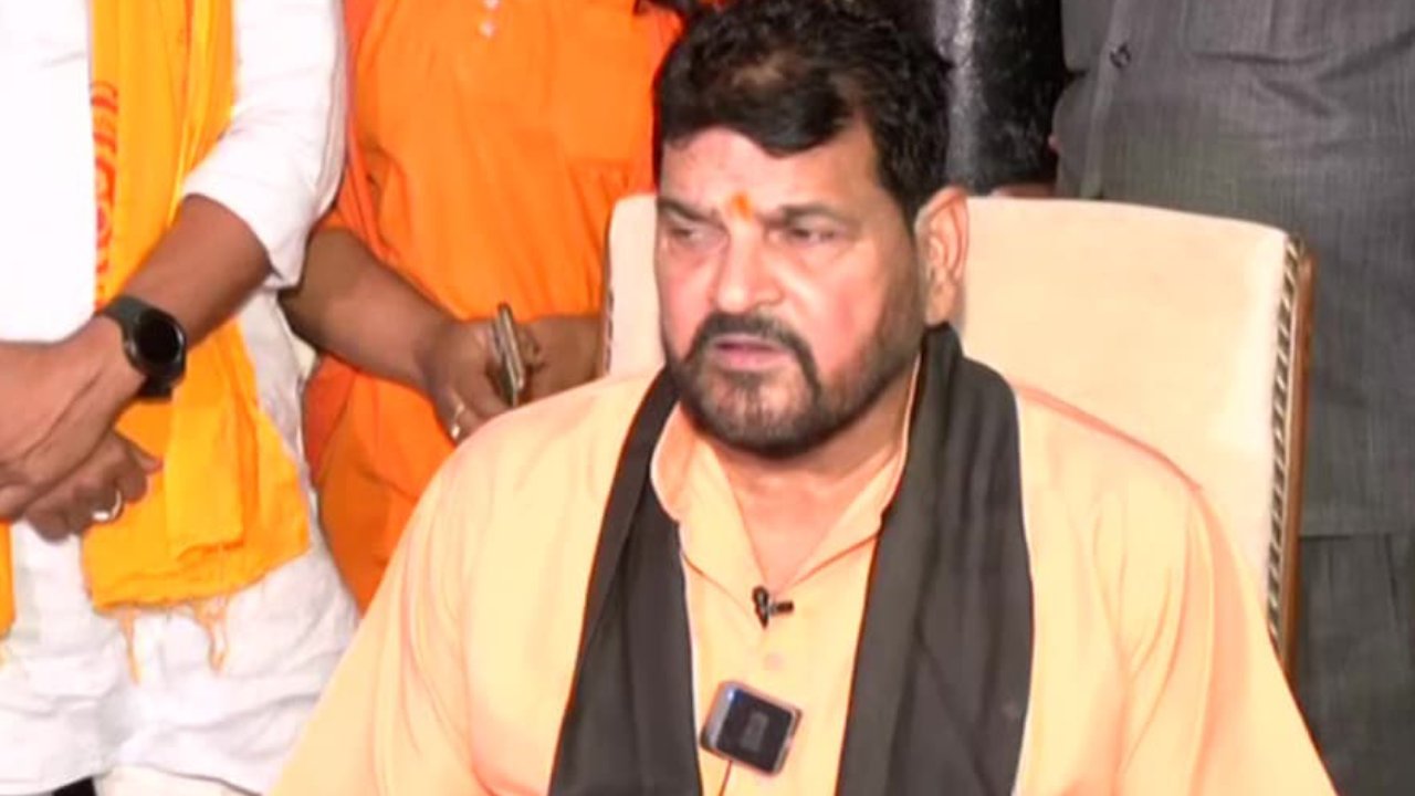Wrestlers Protest: నేను నేరస్థుడిని కాదు.. రాజీనామా చేయను.. ఎఫ్ఐఆర్లు నమోదుపై స్పందించిన బ్రిజ్ భూషణ్ సింగ్ Wrestlers Protest: నేను నేరస్థుడిని కాదు.. రాజీనామా చేయను.. ఎఫ్ఐఆర్లు నమోదుపై స్పందించిన బ్రిజ్ భూషణ్ సింగ్