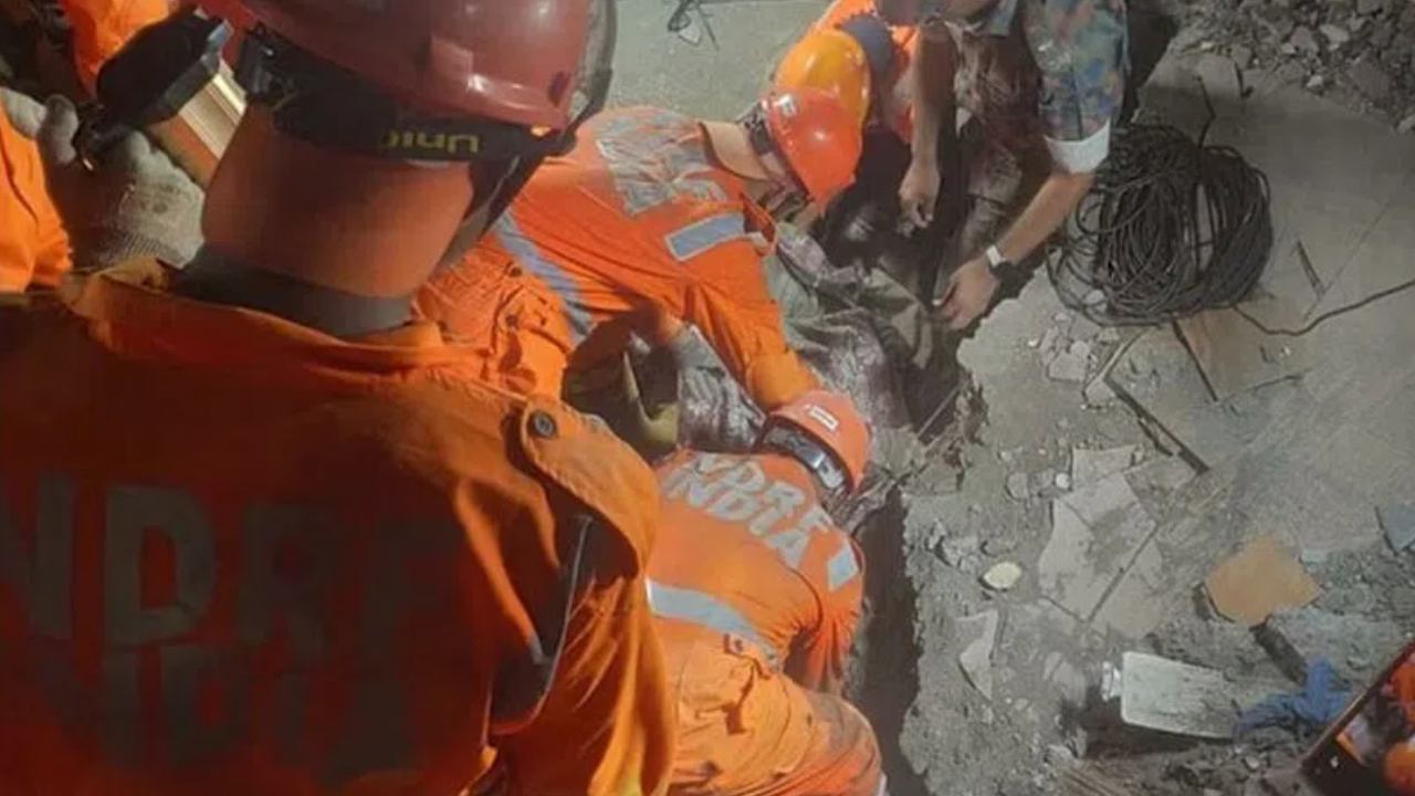 Building Collapsed : మహారాష్ట్రలో భవనం కుప్పకూలి ఐదుగురు మృతి Building Collapsed : మహారాష్ట్రలో భవనం కుప్పకూలి ఐదుగురు మృతి