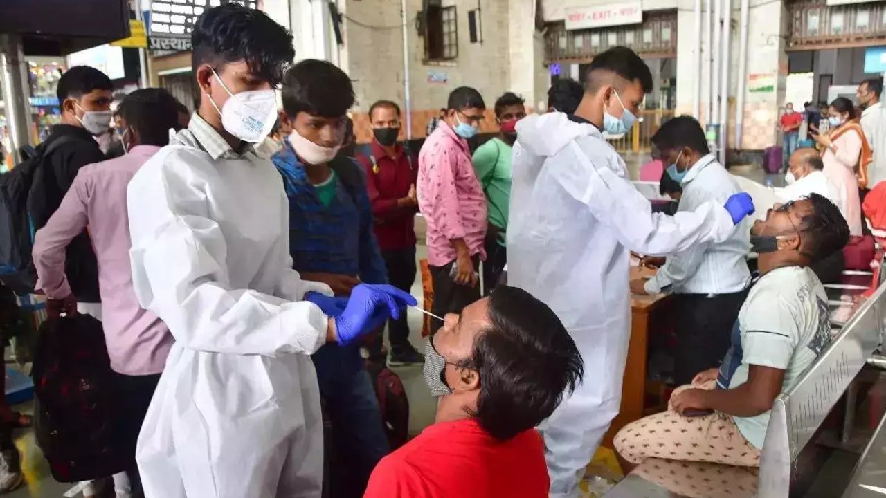 covid-19 Cases : దేశంలో 50వేలు దాటిన యాక్టివ్ కేసుల సంఖ్య .. ఒకేరోజు 27 మంది మృతి covid-19 Cases : దేశంలో 50వేలు దాటిన యాక్టివ్ కేసుల సంఖ్య .. ఒకేరోజు 27 మంది మృతి