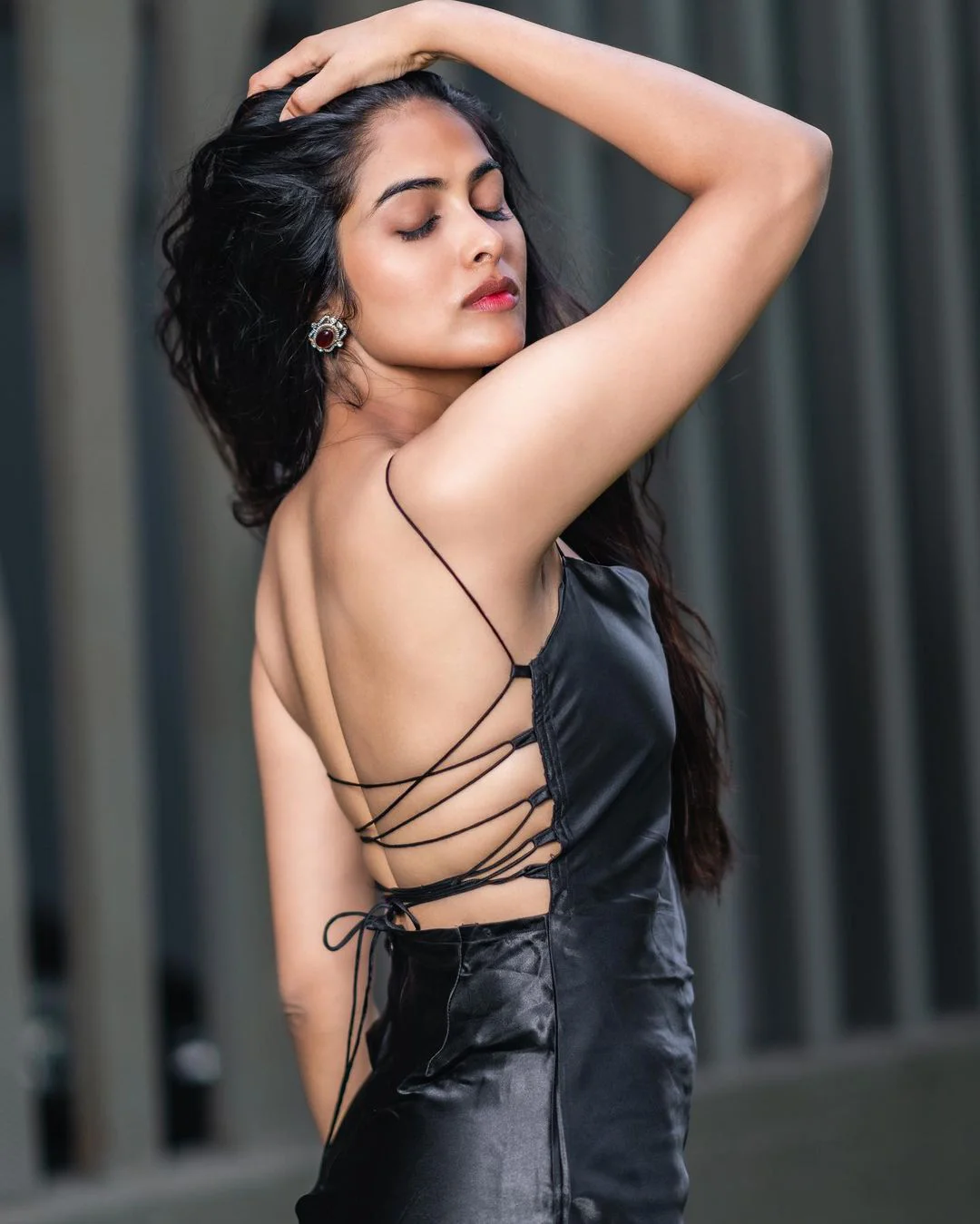 Divi Vadthya mind blowing looks in black dress