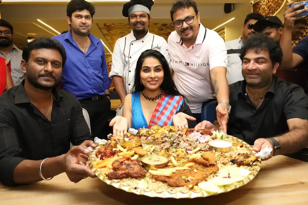 Divi Vadthya participated in a restaurant opening at Hyderabad