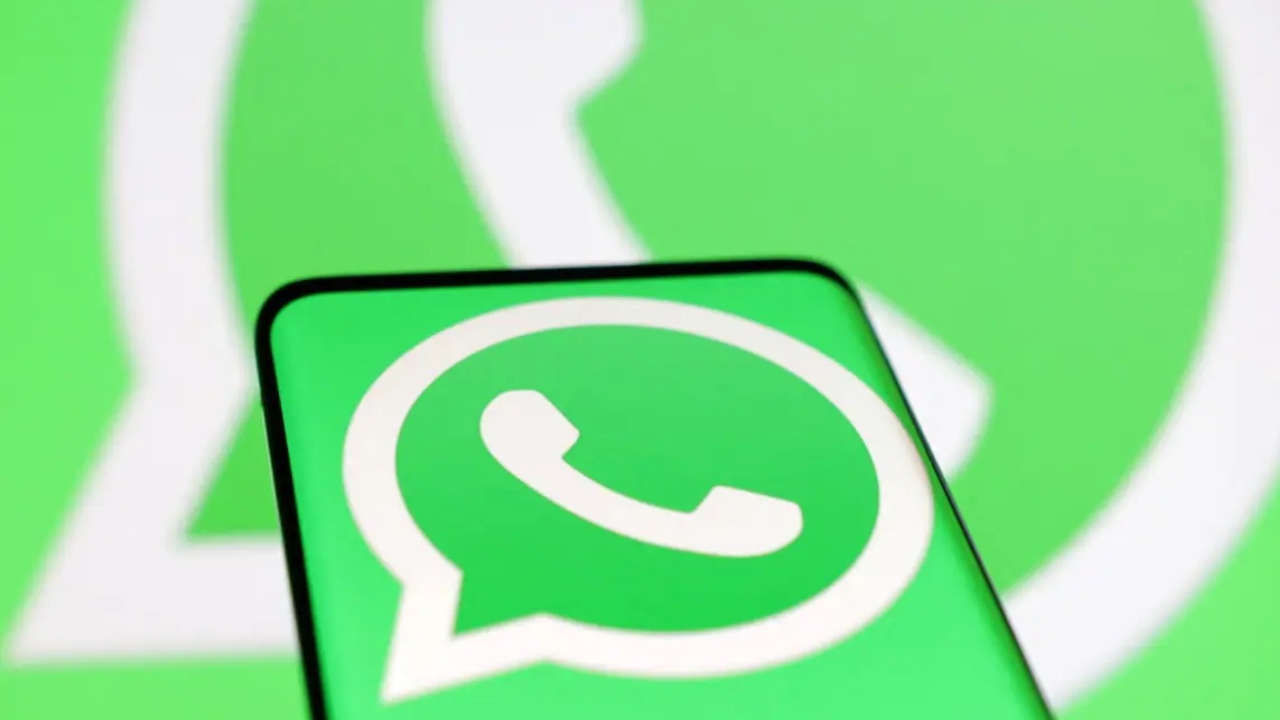 Fake WhatsApp Message claims government is offering free phone recharge to users, do not fall for it