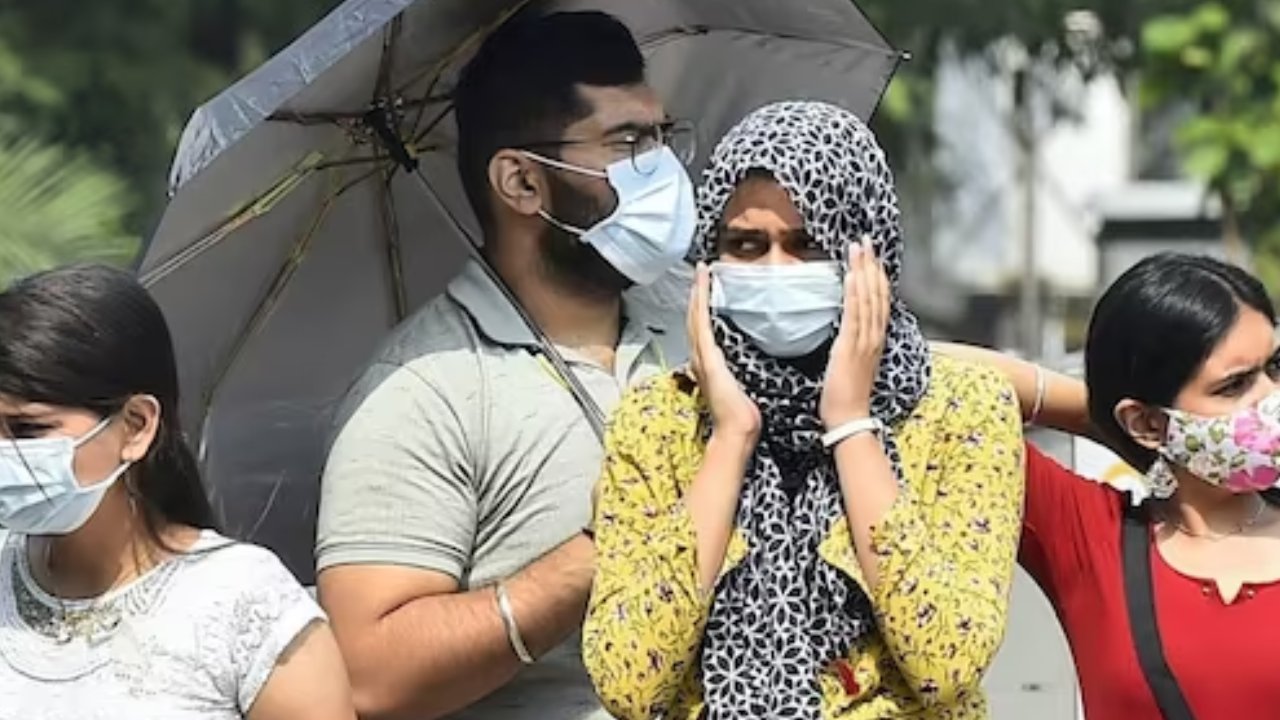 Heatwave Alert: దేశవ్యాప్తంగా పెరిగిన ఎండ తీవ్రత.. విద్యా సంస్థలకు సెలవులు Heatwave Alert: దేశవ్యాప్తంగా పెరిగిన ఎండ తీవ్రత.. విద్యా సంస్థలకు సెలవులు