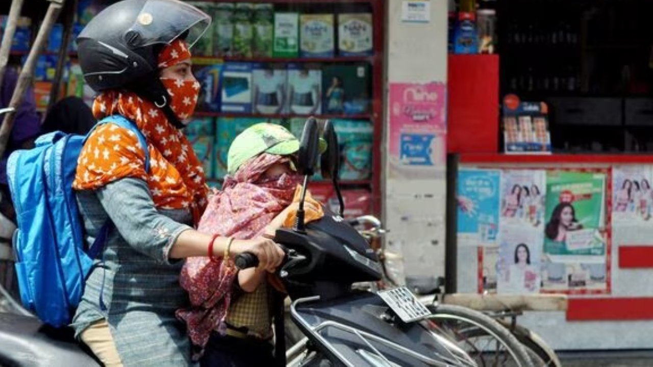 Heatwave Alert: మరో రెండు రోజులు.. తెలంగాణలో భానుడి భగభగలు.. 11 జిల్లాల్లో 44 డిగ్రీలు దాటిన ఉష్ణోగ్రతలు .. Heatwave Alert: మరో రెండు రోజులు.. తెలంగాణలో భానుడి భగభగలు.. 11 జిల్లాల్లో 44 డిగ్రీలు దాటిన ఉష్ణోగ్రతలు ..